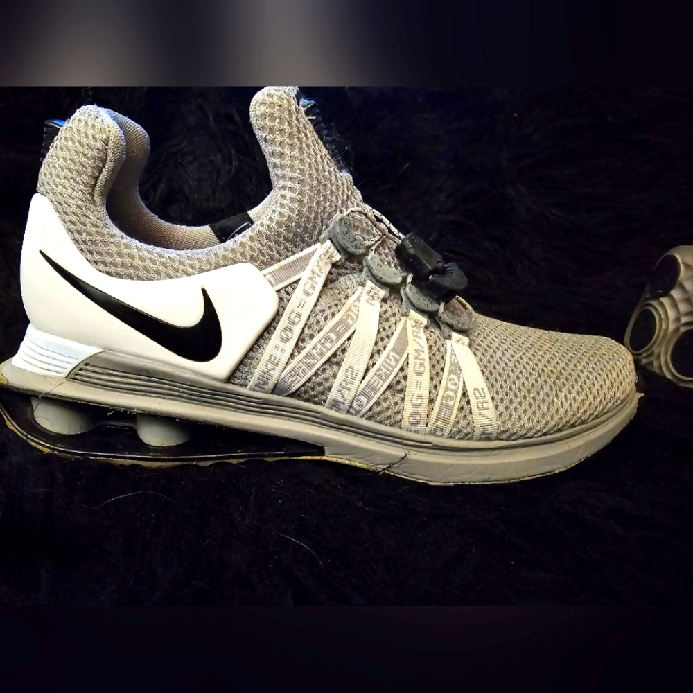 Nike Shocks Gray & White  SIZE 5.5